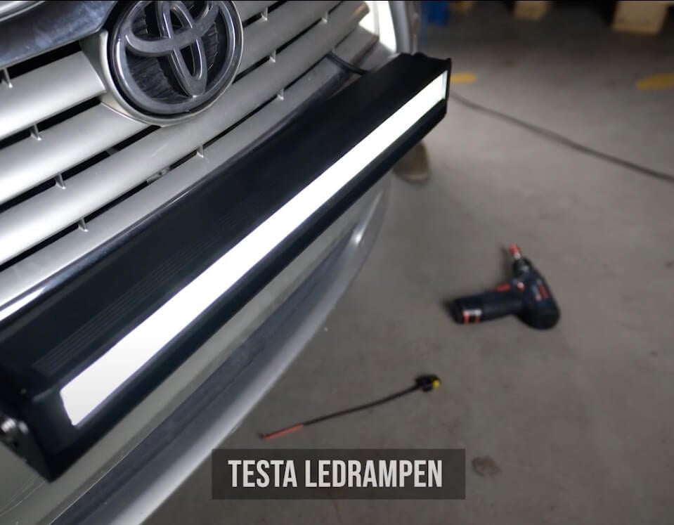 Testa att ledrampen tänds och släcks korrekt med helljuset